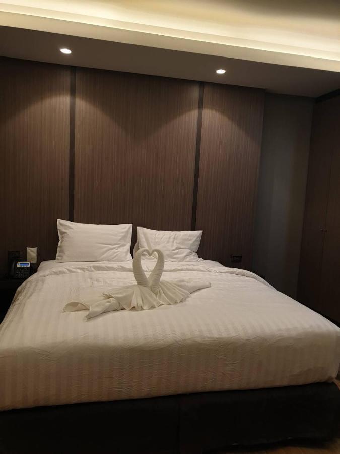 The Bed Hotel Roi Et Esterno foto